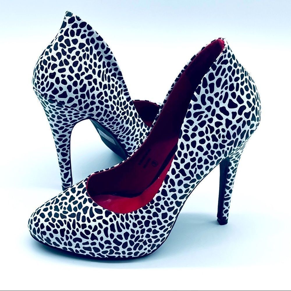 NWOB Wild Rose B&W Leopard Print Pumps